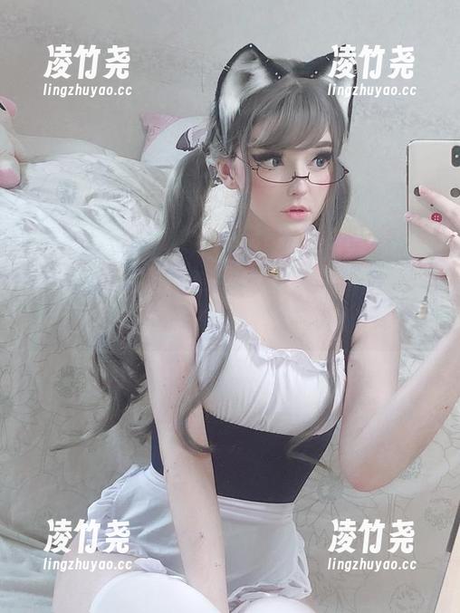 在Candy Ball的作品集里，玛丽·罗斯的每张原图都暗藏玄机在等你发掘。